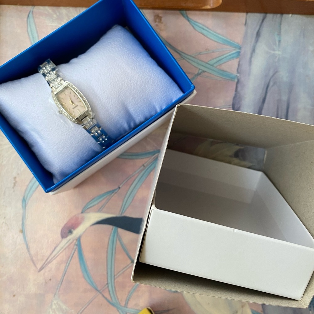 Pulsar Watch with Swarovski Crystals - Picture 4 of 10